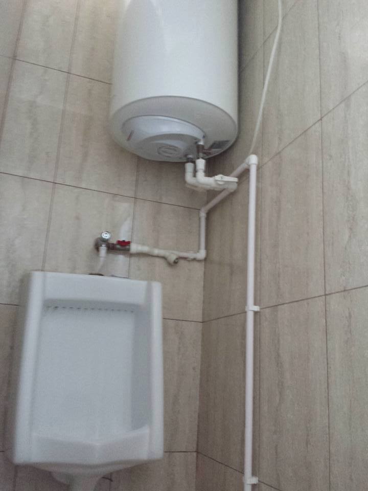 Boiler montat in wc .jpg